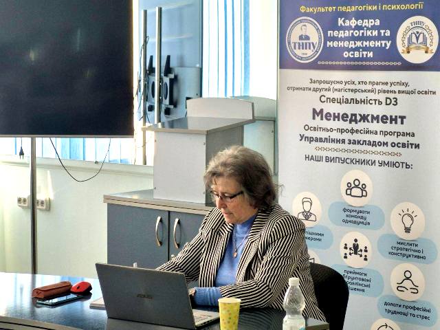 Гарнат Оксана Боднар фіксує зауваження та пропозиції